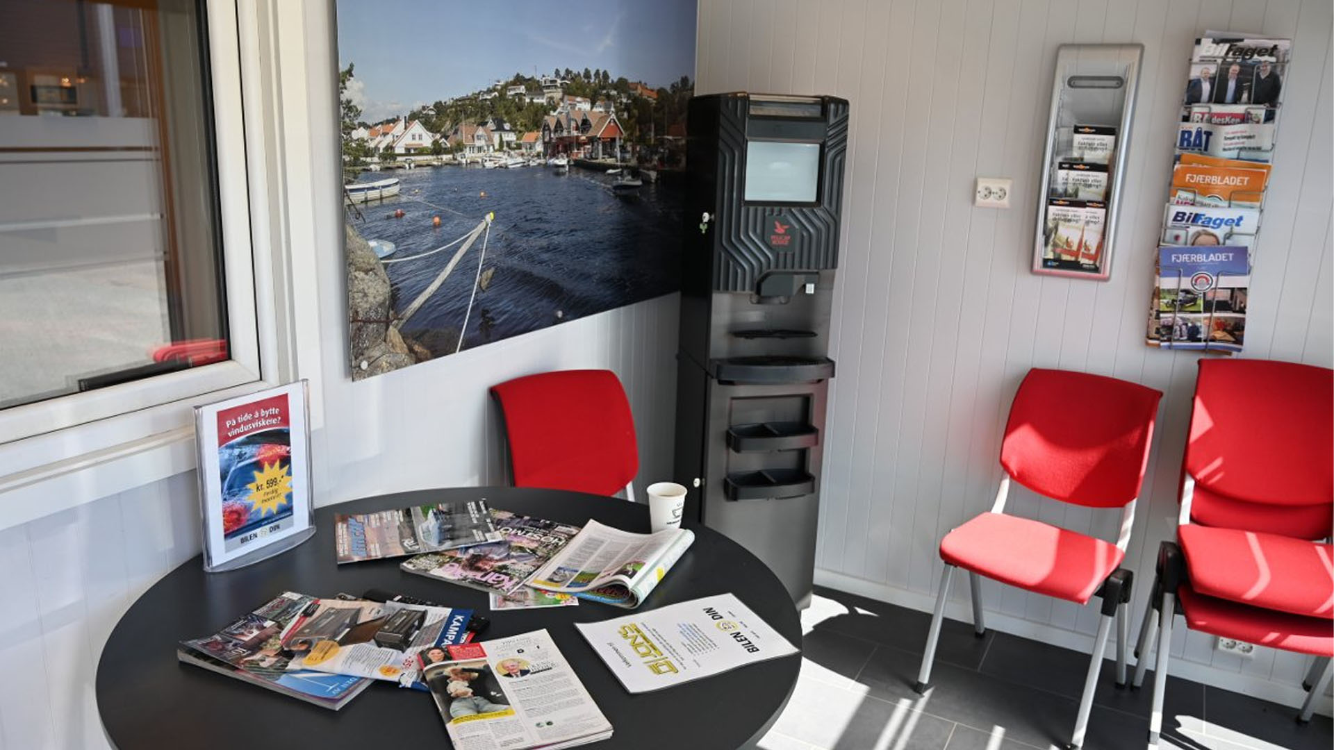 Million-rekord-08 Venterom med TV, kaffemaskin og vindusvegger som kan åpnes hvis det er godvær. Foto: Anne Kristine Dehli
